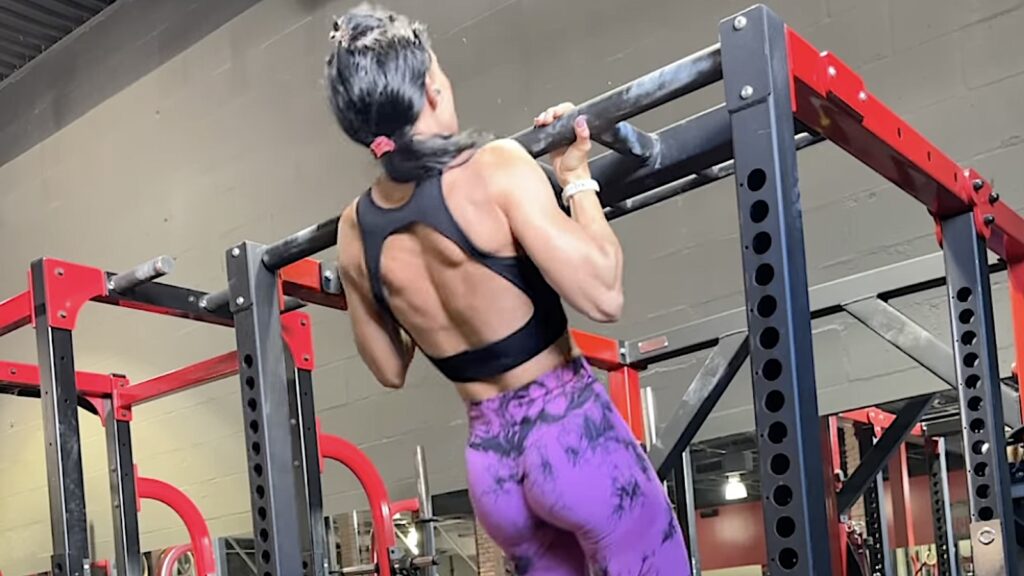 2x Olympia Champ Erin Stern's Quick 3-Step Pull-Up Improvement Tips